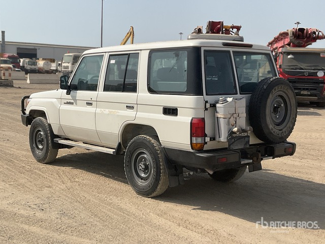 2021 Toyota Land Cruiser 76L 4x4 SUV - SUV : 사진 3 2021 Toyota Land Cruiser 76L 4x4 SUV - SUV : 사진 3