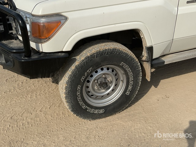 2021 Toyota Land Cruiser 76L 4x4 SUV - SUV : 사진 5 2021 Toyota Land Cruiser 76L 4x4 SUV - SUV : 사진 5
