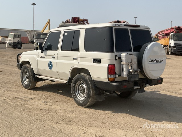 2021 Toyota Land Cruiser 76L 4x4 SUV - SUV : 사진 4 2021 Toyota Land Cruiser 76L 4x4 SUV - SUV : 사진 4