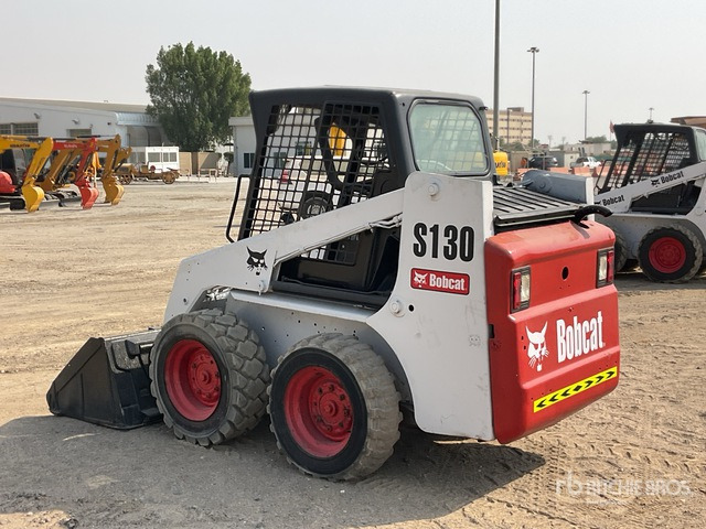 Bobcat S130 - 스키드 스티어 로더 : 사진 3 Bobcat S130 - 스키드 스티어 로더 : 사진 3