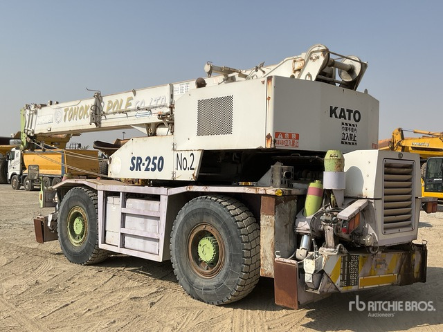 Kato KR25H-V Rough Terrain Crane - 험한 지형 크레인 : 사진 4 Kato KR25H-V Rough Terrain Crane - 험한 지형 크레인 : 사진 4