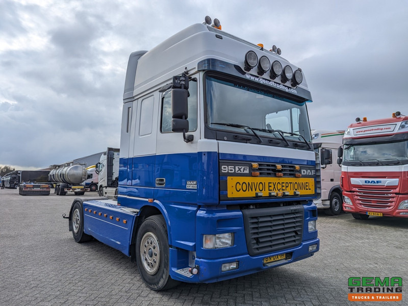 DAF 95XF.480 4x2 Superspacecab Euro3 - Handgeschakeld - Limited Edition Interieur - Side Skirts - Luchthoorns - 트랙터 유닛 : 사진 2 DAF 95XF.480 4x2 Superspacecab Euro3 - Handgeschakeld - Limited Edition Interieur - Side Skirts - Luchthoorns - 트랙터 유닛 : 사진 2