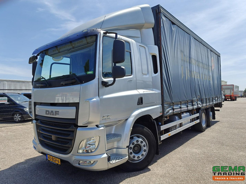 DAF CF 400 FAN 6x2/4 SpaceCab Euro6A - Schuifzeilenbak 7.7m + Laadklep 2000kg - HH Vloer - AanhangerKoppeling - 커튼사이더 트럭 : 사진 1 DAF CF 400 FAN 6x2/4 SpaceCab Euro6A - Schuifzeilenbak 7.7m + Laadklep 2000kg - HH Vloer - AanhangerKoppeling - 커튼사이더 트럭 : 사진 1