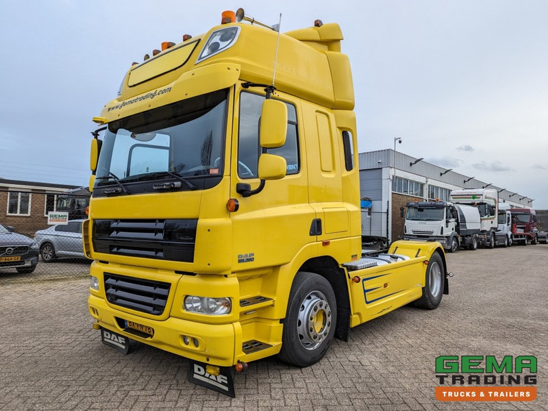 DAF FT CF85.360 4x2 Sleepcab Euro5 PTO Prep - 3-Spaaks stuur - Side Skirts - NATO (T1327) - 트랙터 유닛 : 사진 1 DAF FT CF85.360 4x2 Sleepcab Euro5 PTO Prep - 3-Spaaks stuur - Side Skirts - NATO (T1327) - 트랙터 유닛 : 사진 1