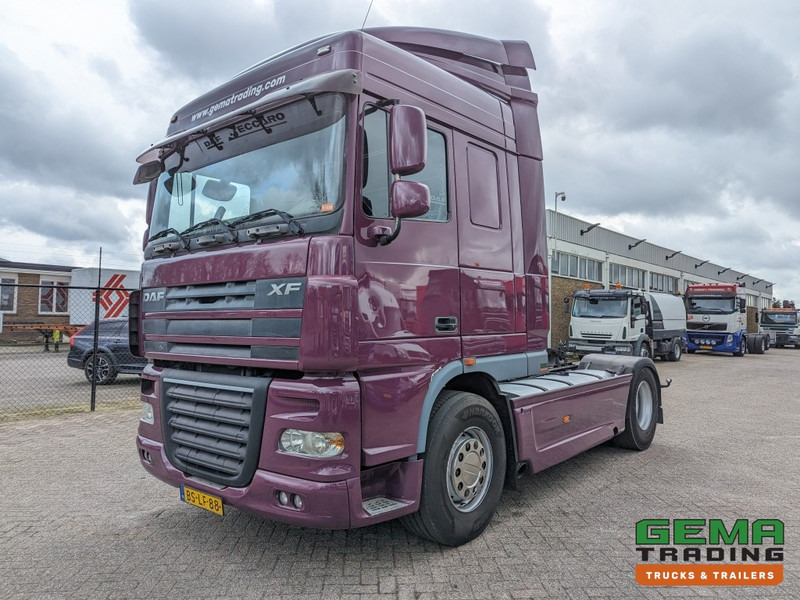 DAF FT XF105.410 4x2 Euro5 FT XF105.410 4x2 SpaceCab Euro5 - Side Skirts - Spare Wheel - Original Holland truck - 트랙터 유닛 : 사진 1 DAF FT XF105.410 4x2 Euro5 FT XF105.410 4x2 SpaceCab Euro5 - Side Skirts - Spare Wheel - Original Holland truck - 트랙터 유닛 : 사진 1