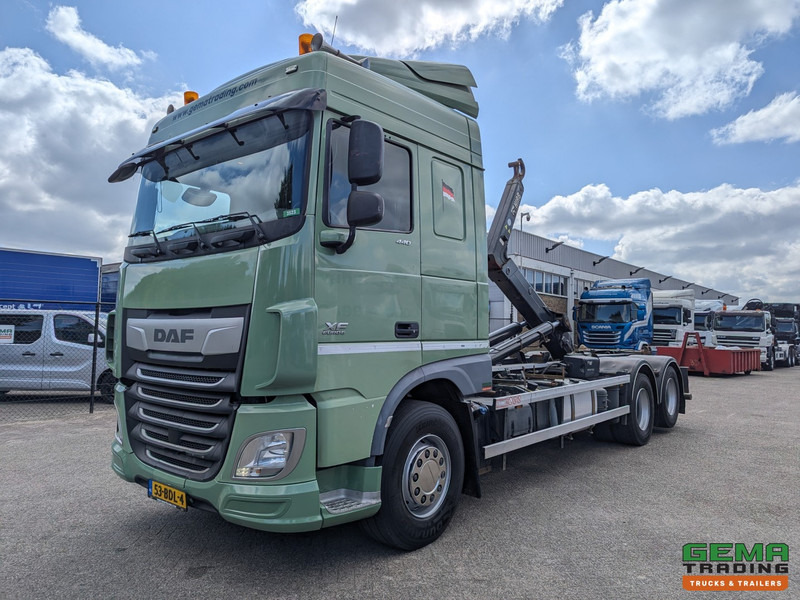 DAF XF 440 FAS 6x2 Spacecab Euro6A - HaakarmSysteem 21T - Hiab XR21S63 - Lift-As - Dubbele tanks - 후크 리프트 트럭 : 사진 1 DAF XF 440 FAS 6x2 Spacecab Euro6A - HaakarmSysteem 21T - Hiab XR21S63 - Lift-As - Dubbele tanks - 후크 리프트 트럭 : 사진 1