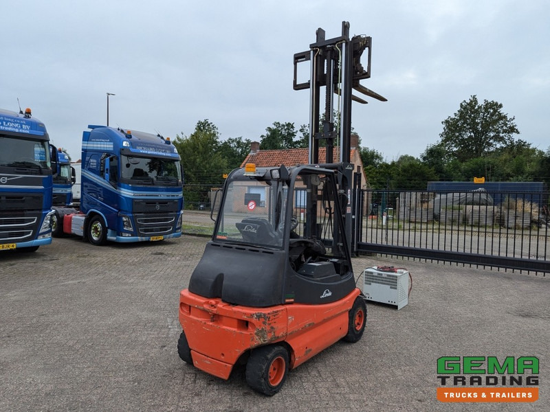 Linde E30 02 - 4058 uur - Duplex Mast - Volrubber Banden - Eurotron 80V-80A Oplader (M34) - 전기 지게차 : 사진 3 Linde E30 02 - 4058 uur - Duplex Mast - Volrubber Banden - Eurotron 80V-80A Oplader (M34) - 전기 지게차 : 사진 3
