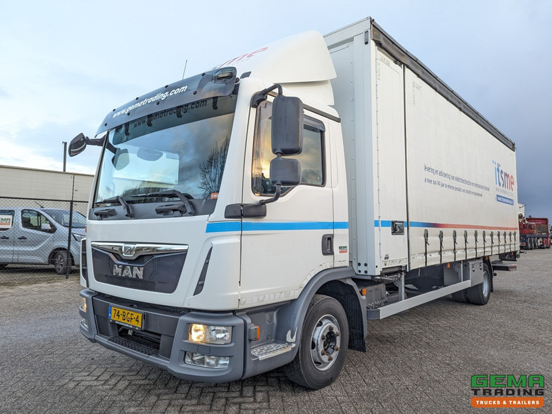 MAN TGL 12.220 4x2 Daycab Euro6 - SchuifzeilenBak 7.2M + Laadklep 2000kg - Rongpotten - Zijdeuren - 커튼사이더 트럭 : 사진 1 MAN TGL 12.220 4x2 Daycab Euro6 - SchuifzeilenBak 7.2M + Laadklep 2000kg - Rongpotten - Zijdeuren - 커튼사이더 트럭 : 사진 1