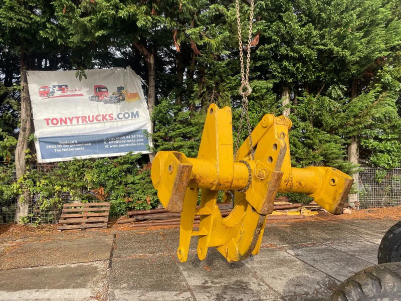 Caterpillar Ripper compatible with D7R and D7H Ripper compatible with D7R and D7H - 리퍼 건설기계 용 : 사진 1 Caterpillar Ripper compatible with D7R and D7H Ripper compatible with D7R and D7H - 리퍼 건설기계 용 : 사진 1