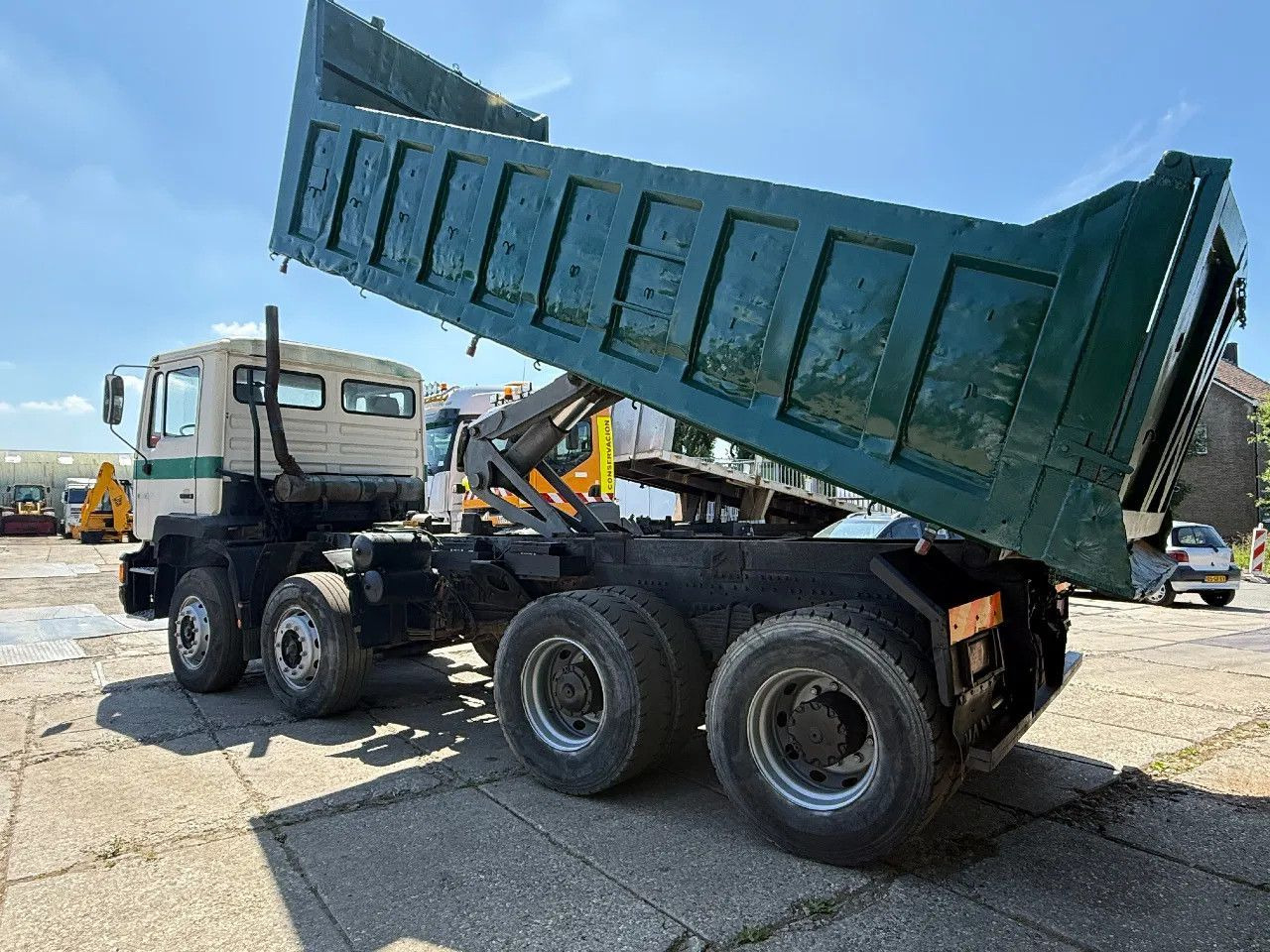 MAN 35.372 8X4 Tipper Spring/Spring ZF Manual Gear E - 덤프트럭 : 사진 3 MAN 35.372 8X4 Tipper Spring/Spring ZF Manual Gear E - 덤프트럭 : 사진 3