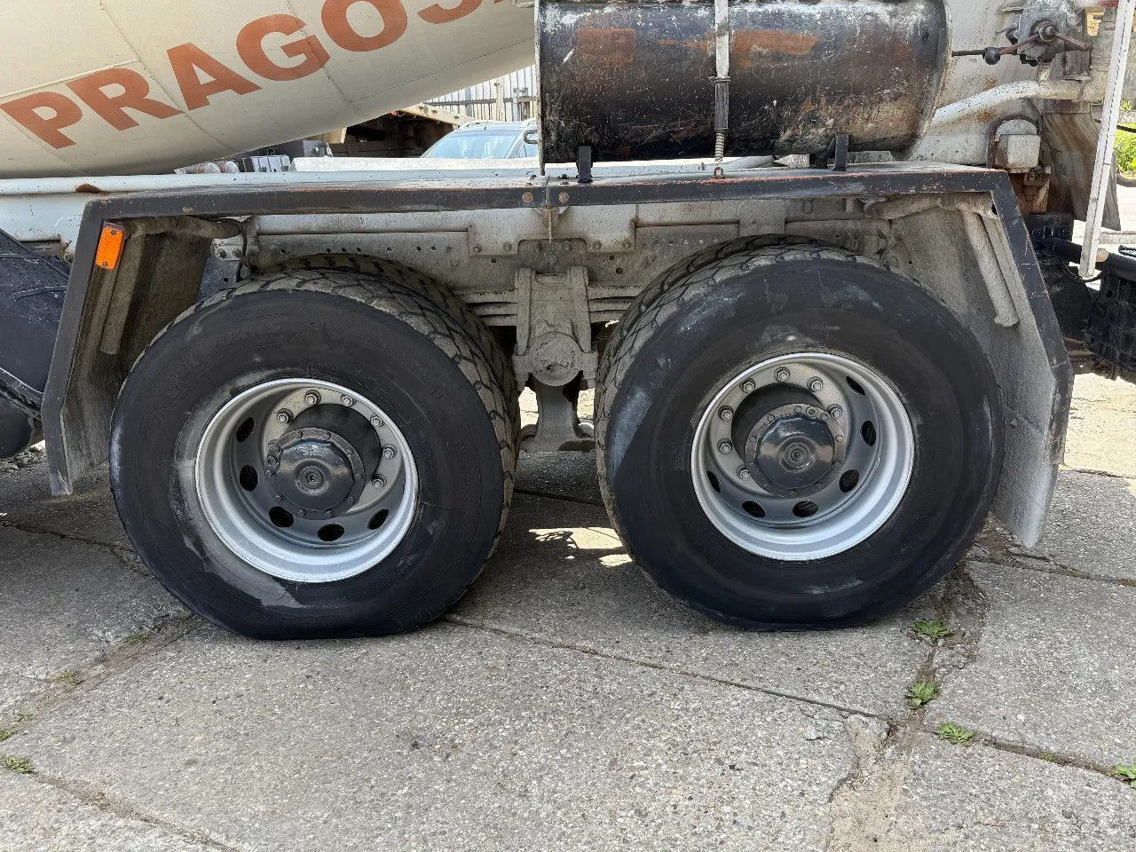 Mercedes-Benz Actros 3236 MP2 V6 8X4 9M3 Beton Mixer Spring/Sp - 콘크리트 믹서 트럭 : 사진 5 Mercedes-Benz Actros 3236 MP2 V6 8X4 9M3 Beton Mixer Spring/Sp - 콘크리트 믹서 트럭 : 사진 5