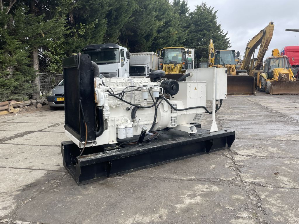 Perkins 100 KVA Generator 3 Phase Perkins 100 KVA Generator 3 Phase - 발전기 세트 : 사진 4 Perkins 100 KVA Generator 3 Phase Perkins 100 KVA Generator 3 Phase - 발전기 세트 : 사진 4