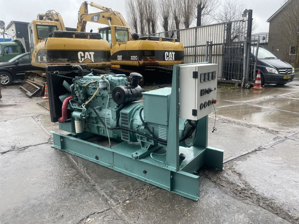 Perkins 85 KVA Generator 3 Phase Perkins 85 KVA Generator 3 Phase - 발전기 세트 : 사진 3 Perkins 85 KVA Generator 3 Phase Perkins 85 KVA Generator 3 Phase - 발전기 세트 : 사진 3