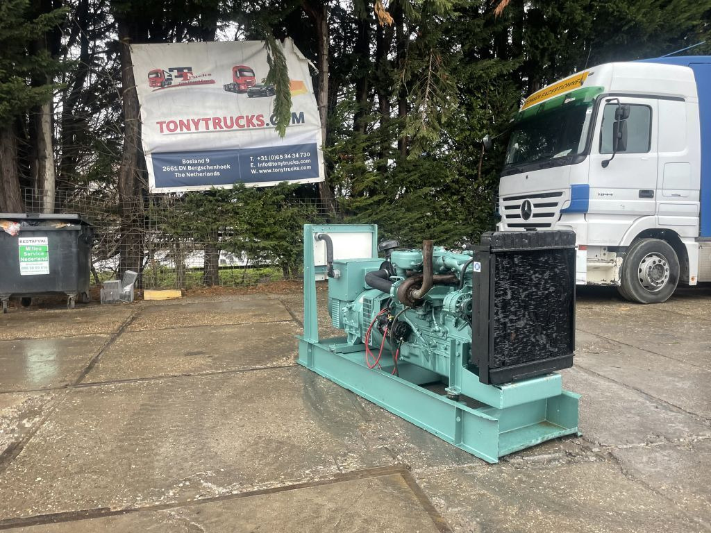 Perkins 85 KVA Generator 3 Phase Perkins 85 KVA Generator 3 Phase - 발전기 세트 : 사진 1 Perkins 85 KVA Generator 3 Phase Perkins 85 KVA Generator 3 Phase - 발전기 세트 : 사진 1