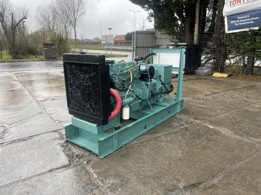Perkins 85 KVA Generator 3 Phase Perkins 85 KVA Generator 3 Phase - 발전기 세트 : 사진 2 Perkins 85 KVA Generator 3 Phase Perkins 85 KVA Generator 3 Phase - 발전기 세트 : 사진 2