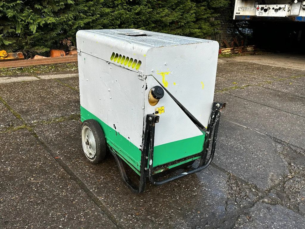 Pramac P6000S2 6KVA Generator - 발전기 세트 : 사진 2 Pramac P6000S2 6KVA Generator - 발전기 세트 : 사진 2