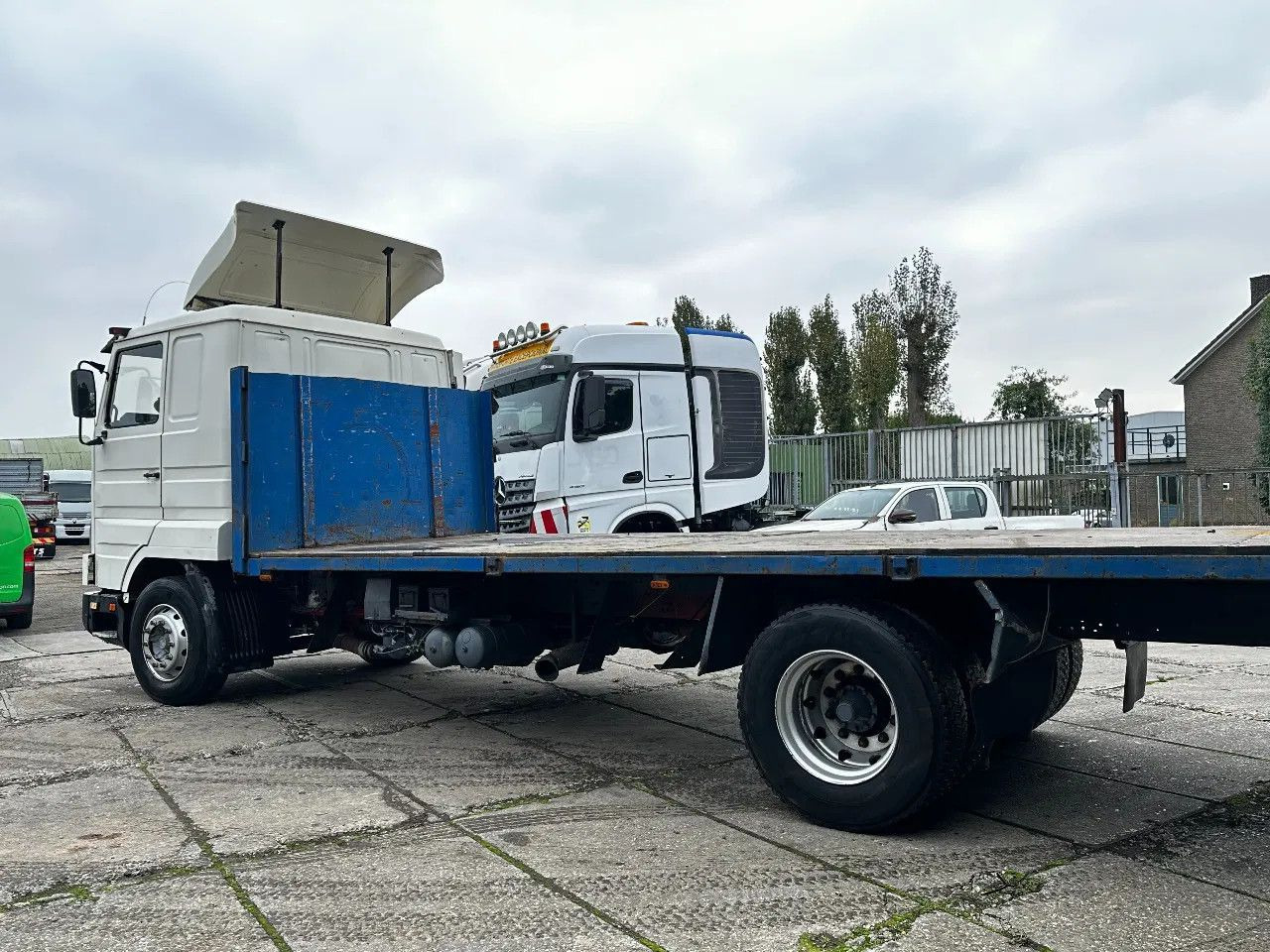Scania P113-360 4X2 Platform Manual Gear Retarder Scania P113-360 4X2 Platform Manual Gear Retarder - 드롭사이드/ 플랫베드 트럭 : 사진 3 Scania P113-360 4X2 Platform Manual Gear Retarder Scania P113-360 4X2 Platform Manual Gear Retarder - 드롭사이드/ 플랫베드 트럭 : 사진 3