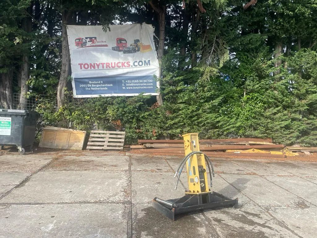 Soosan SB30 Hydraulic Breaker Skid steer Soosan SB30 Hydraulic Breaker Skid steer - 유압 해머 건설기계 용 : 사진 1 Soosan SB30 Hydraulic Breaker Skid steer Soosan SB30 Hydraulic Breaker Skid steer - 유압 해머 건설기계 용 : 사진 1