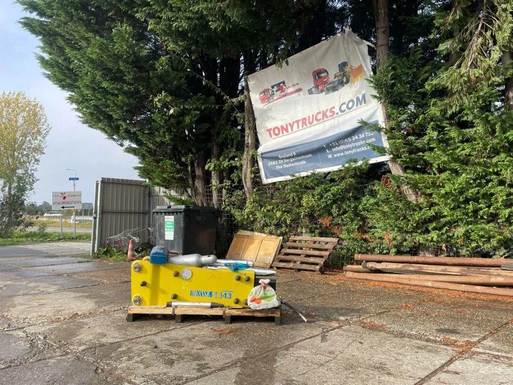 Soosan SB43 Hydraulic Breaker Soosan SB43 Hydraulic Breaker - 유압 해머 건설기계 용 : 사진 2 Soosan SB43 Hydraulic Breaker Soosan SB43 Hydraulic Breaker - 유압 해머 건설기계 용 : 사진 2