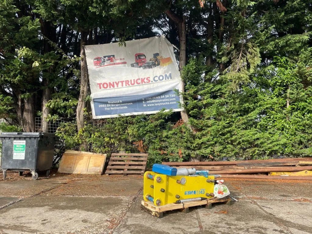 Soosan SB43 Hydraulic Breaker Soosan SB43 Hydraulic Breaker - 유압 해머 건설기계 용 : 사진 1 Soosan SB43 Hydraulic Breaker Soosan SB43 Hydraulic Breaker - 유압 해머 건설기계 용 : 사진 1