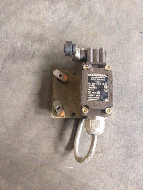 2XPosition Switch for Linde K15-4, and Still M15-4 - 시동 자재 취급 장비 용 : 사진 1 2XPosition Switch for Linde K15-4, and Still M15-4 - 시동 자재 취급 장비 용 : 사진 1