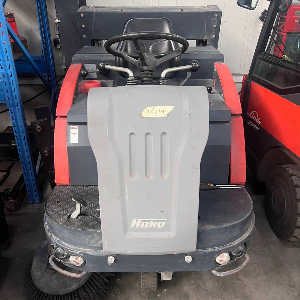 Hako Jonas 1200D - 산업용 스위퍼 : 사진 1 Hako Jonas 1200D - 산업용 스위퍼 : 사진 1