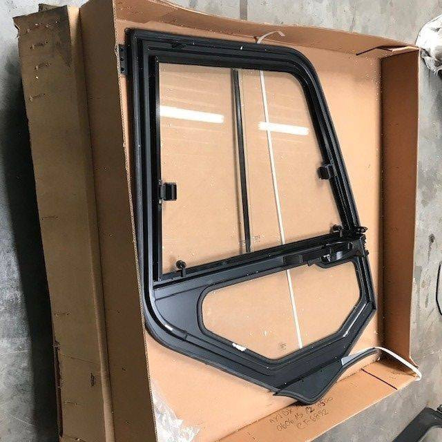 Left door for Komatsu - 도어 및 부품 자재 취급 장비 용 : 사진 1 Left door for Komatsu - 도어 및 부품 자재 취급 장비 용 : 사진 1