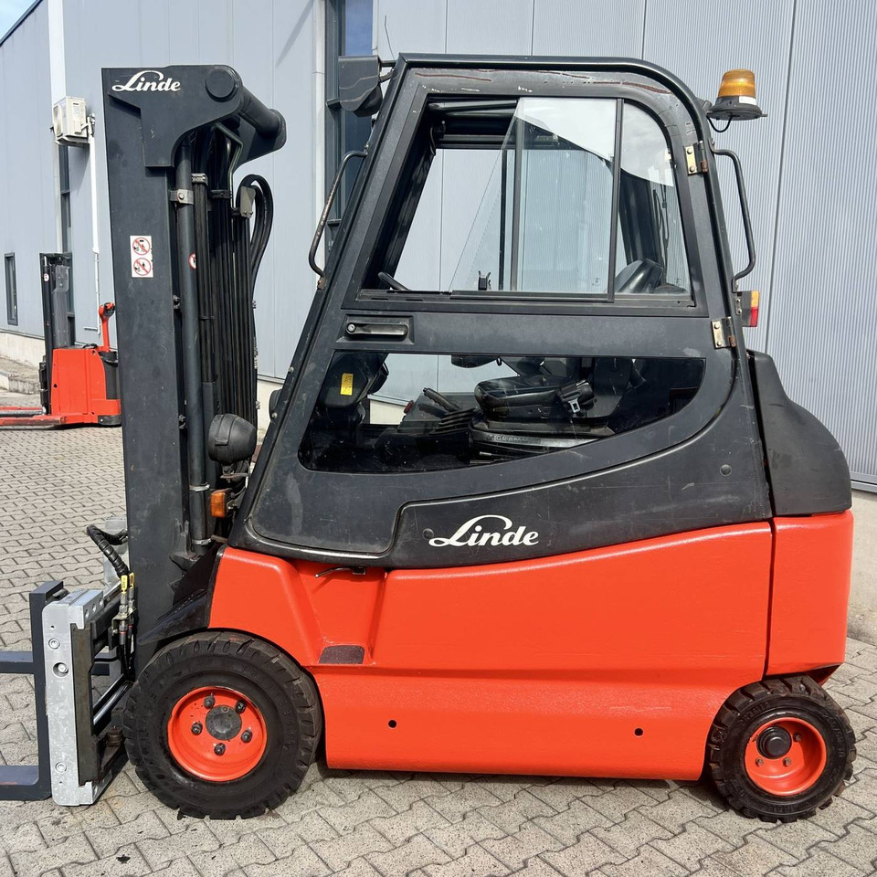 Linde E30-600S (336-03) - 전기 지게차 : 사진 2 Linde E30-600S (336-03) - 전기 지게차 : 사진 2