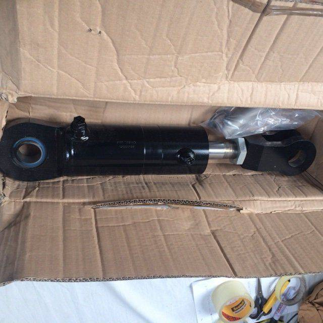 Tilt cylinder complete for Caterpillar - 유압 실린더 자재 취급 장비 용 : 사진 1 Tilt cylinder complete for Caterpillar - 유압 실린더 자재 취급 장비 용 : 사진 1