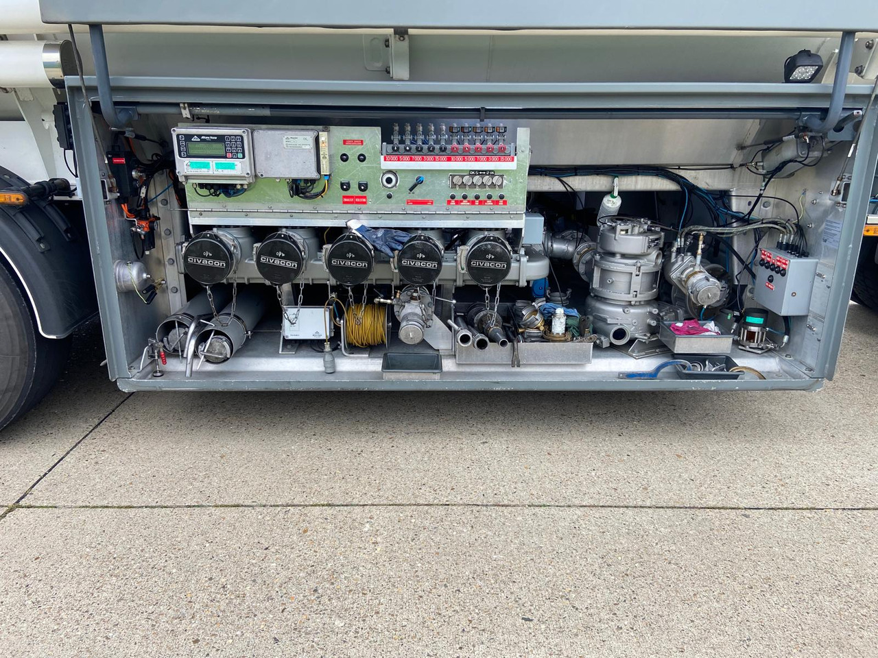 LAG - 유조 세미 트레일러 : 사진 5 LAG - 유조 세미 트레일러 : 사진 5