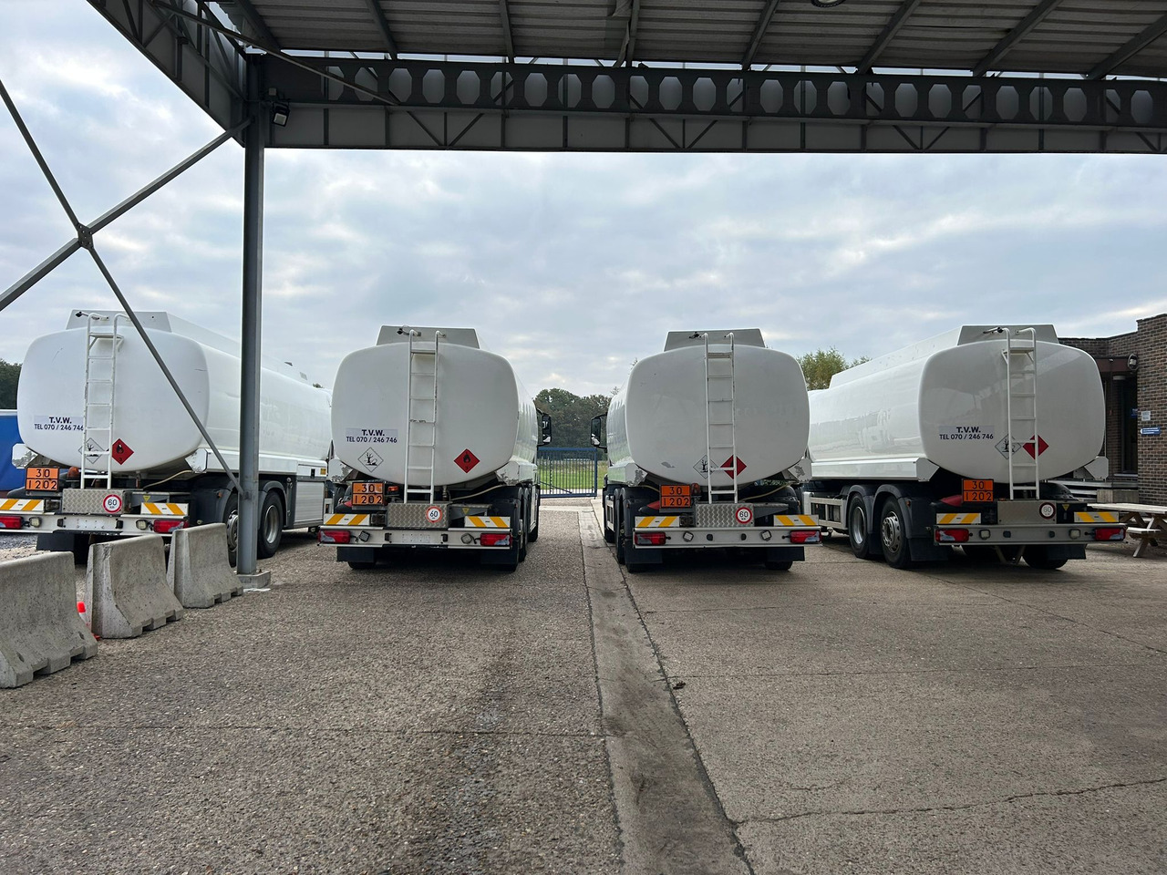 MAN TGS (lot of 4) - 유조트럭 : 사진 5 MAN TGS (lot of 4) - 유조트럭 : 사진 5