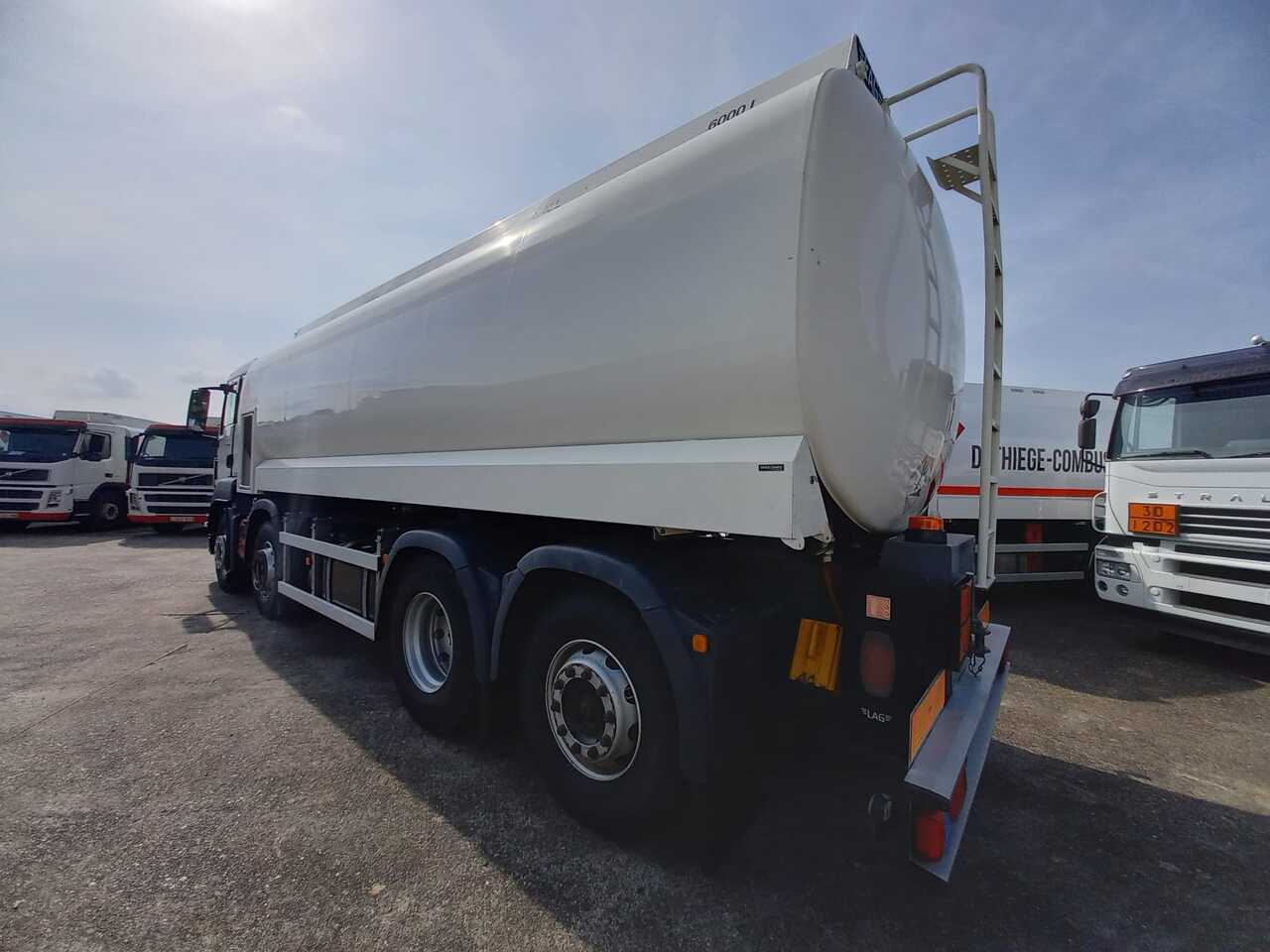 유조트럭 MAN TGS : 사진 9