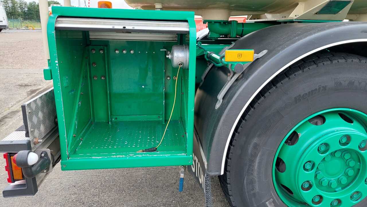 MERCEDES AXOR - 유조트럭 : 사진 2 MERCEDES AXOR - 유조트럭 : 사진 2