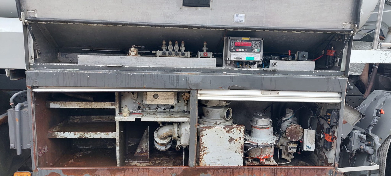 유조트럭 MERCEDES : 사진 12