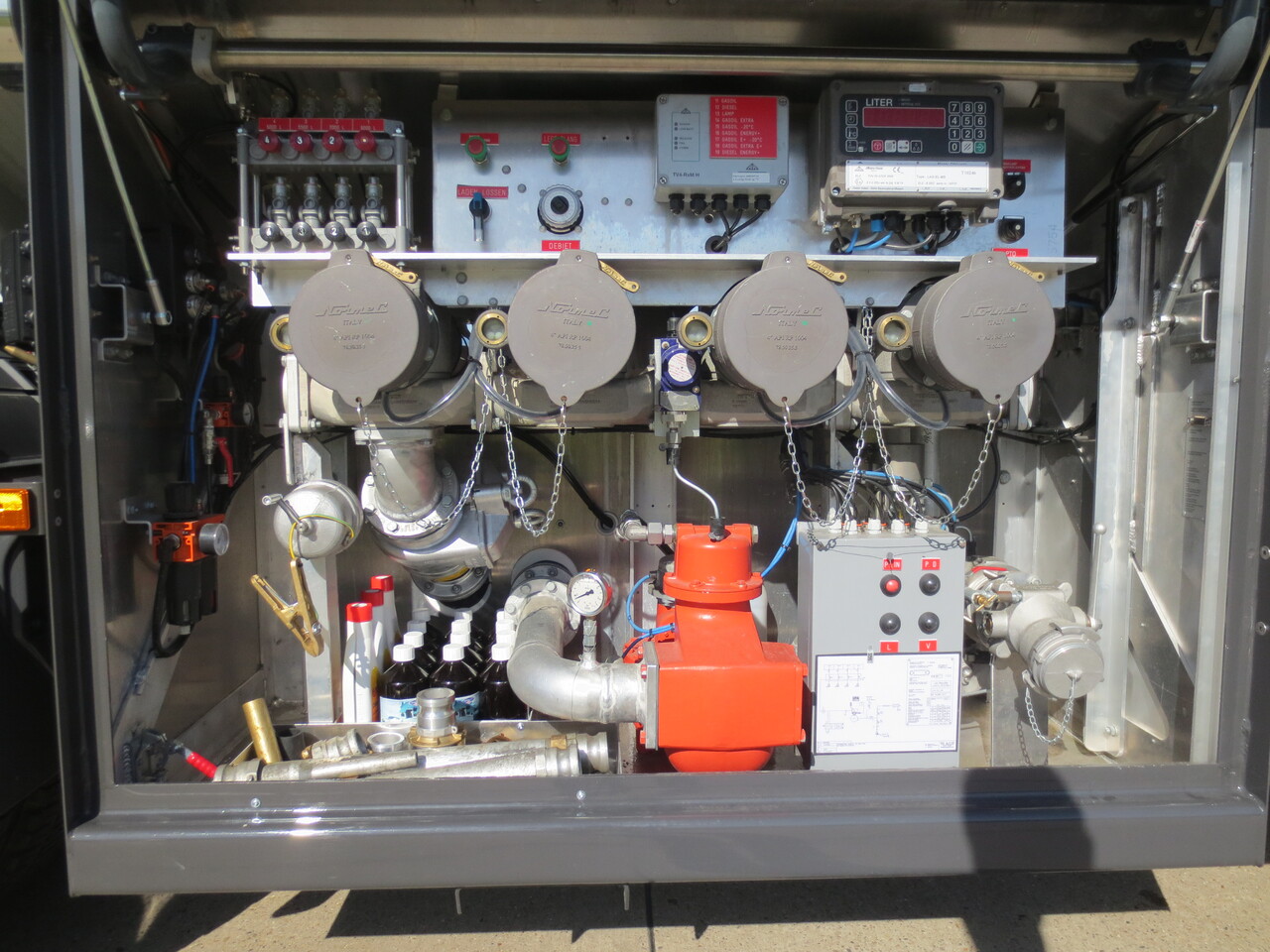 유조트럭 SCANIA G410 : 사진 11 유조트럭 SCANIA G410 : 사진 11