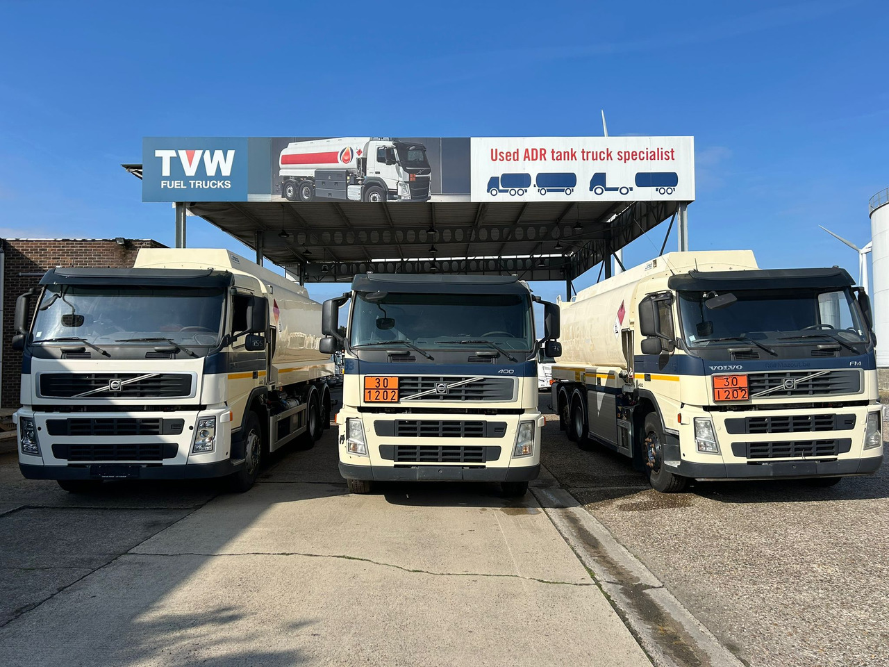 VOLVO FM (lot of 3) - 유조트럭 : 사진 2 VOLVO FM (lot of 3) - 유조트럭 : 사진 2