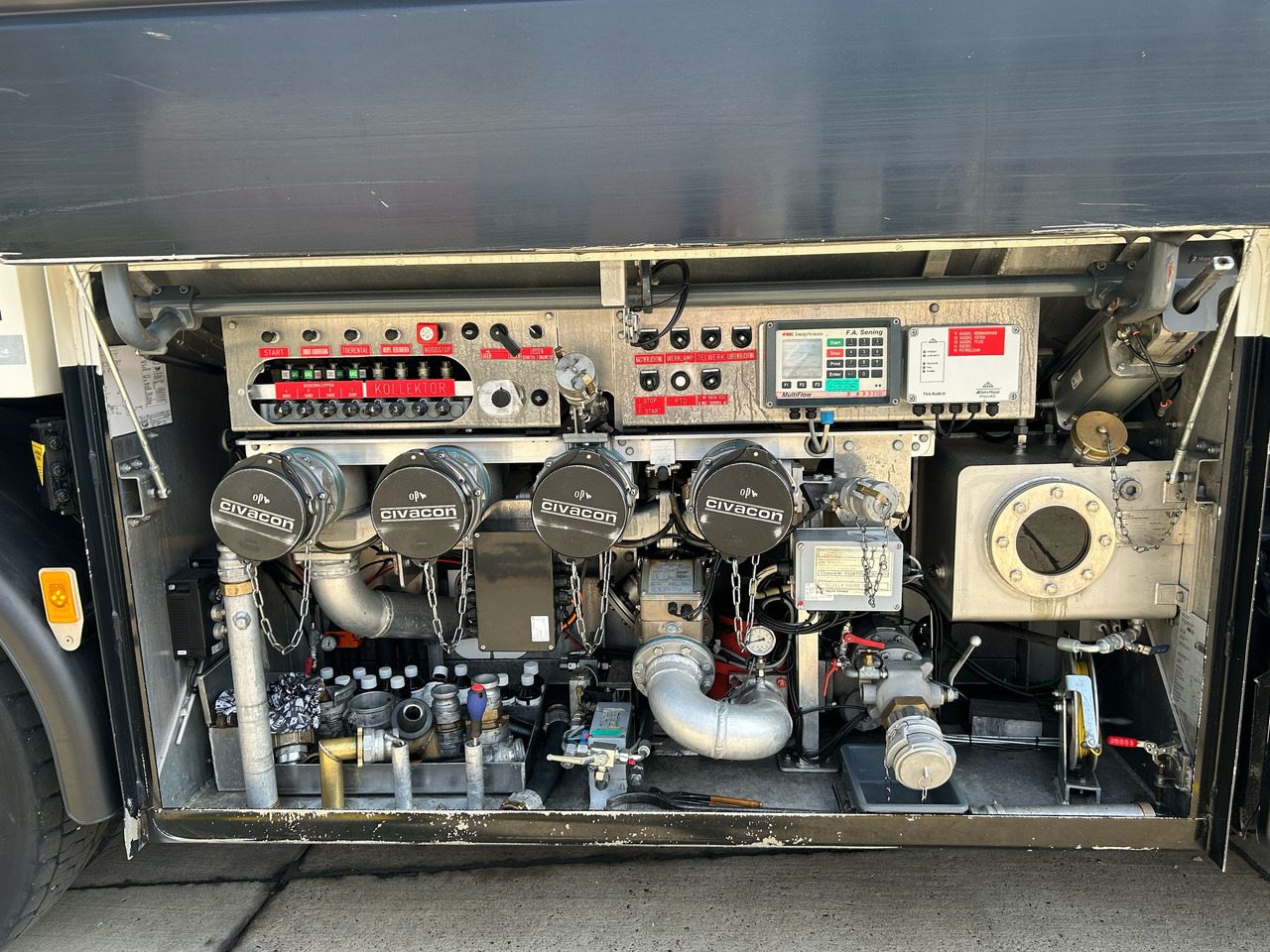 유조트럭 VOLVO FM : 사진 6