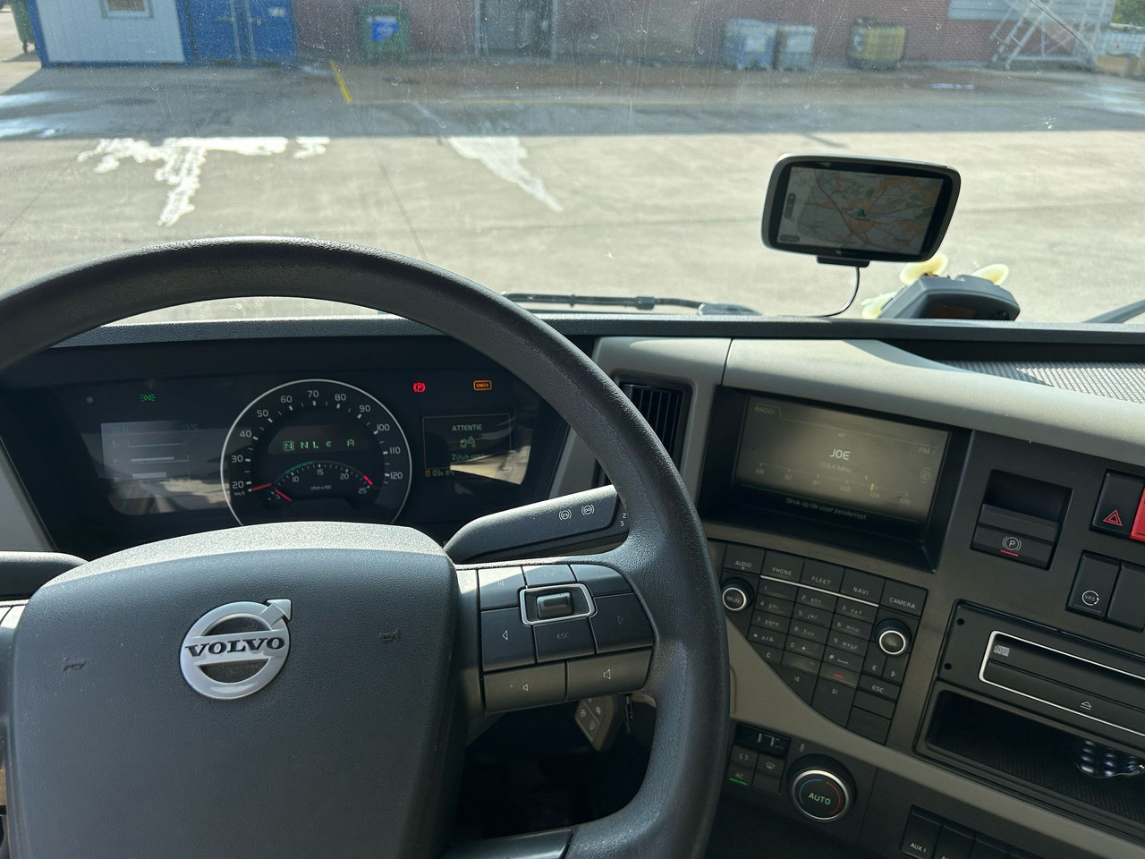 유조트럭 VOLVO FM : 사진 8