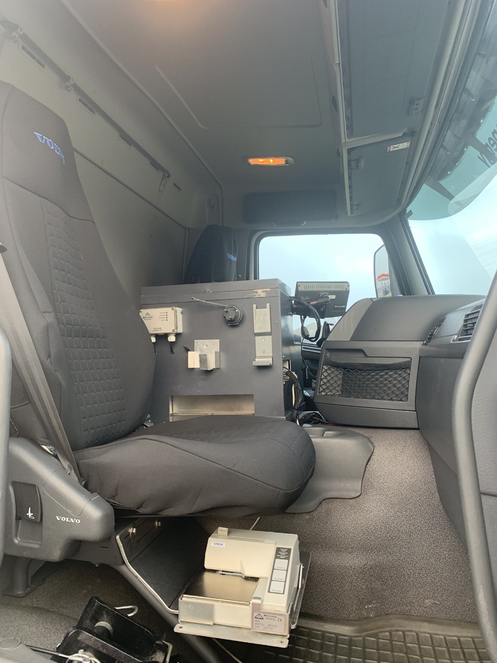 Volvo FMFH - 유조트럭 : 사진 4 Volvo FMFH - 유조트럭 : 사진 4