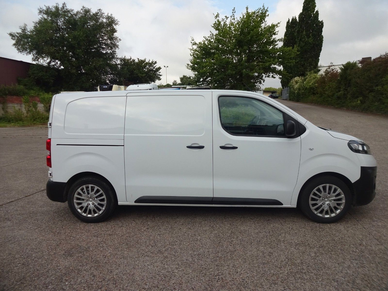 Opel Vivaro Kasten L1H1, Klima, PDC, Tempomat - 소형 밴 : 사진 4 Opel Vivaro Kasten L1H1, Klima, PDC, Tempomat - 소형 밴 : 사진 4
