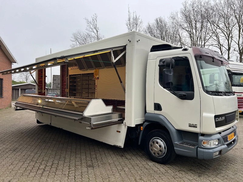 DAF LF 180 4X2 Verkoopopbouw/Verkaufsaufbau +Koeling Hydraulisch uitklapbaar - 벤딩 트럭 : 사진 1 DAF LF 180 4X2 Verkoopopbouw/Verkaufsaufbau +Koeling Hydraulisch uitklapbaar - 벤딩 트럭 : 사진 1
