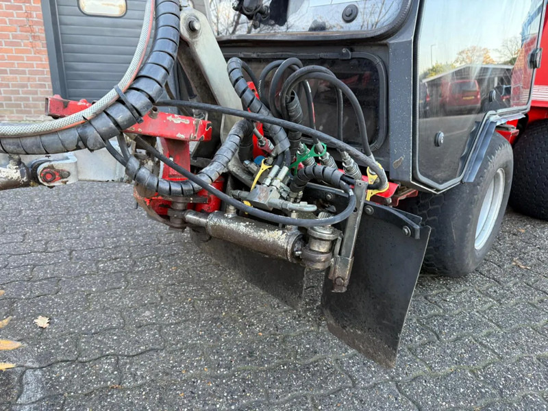 Nimos DM-Trac 205 OKB-70- Onkruidborstelmachine Werktuigendrager 4X Hydraulische functie - 산업용 스위퍼 : 사진 5 Nimos DM-Trac 205 OKB-70- Onkruidborstelmachine Werktuigendrager 4X Hydraulische functie - 산업용 스위퍼 : 사진 5