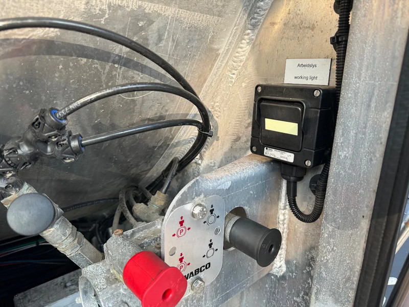 농장 트레일러 ROHR FUEL Kraftstoff Benzin/Diesel 26.000L 4 Rooms ADR Pump : 사진 12 농장 트레일러 ROHR FUEL Kraftstoff Benzin/Diesel 26.000L 4 Rooms ADR Pump : 사진 12