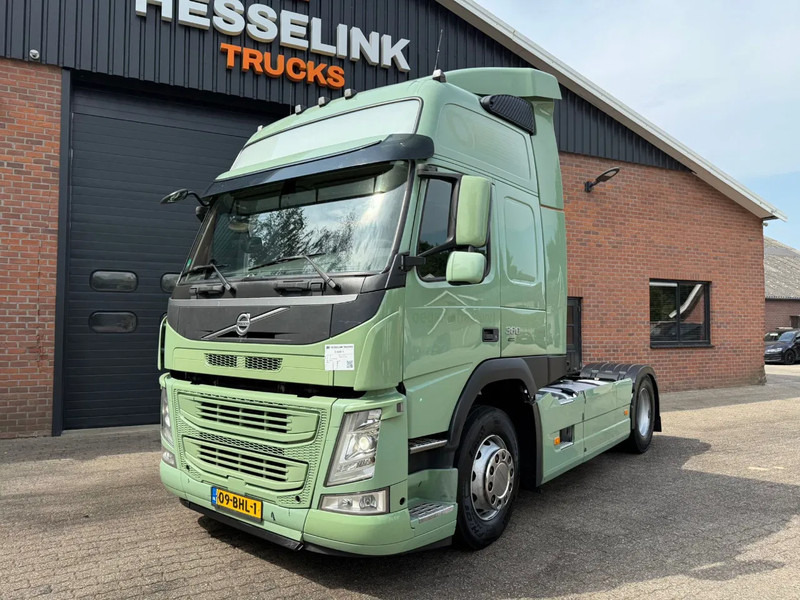 Volvo FM 370 Globetrotter XL Xenon Side skirts NL Truck - 트랙터 유닛 : 사진 1 Volvo FM 370 Globetrotter XL Xenon Side skirts NL Truck - 트랙터 유닛 : 사진 1