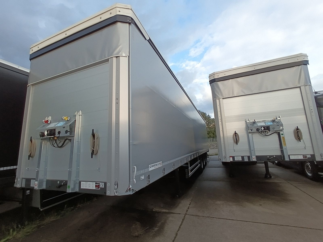 Schwarzmüller PowerLine LIFT/LENKACHSE HUBDACH 5880kg NEU Schwarzmüller PowerLine LIFT/LENKACHSE HUBDACH 5880kg NEU - 커튼사이더 세미 트레일러 : 사진 3 Schwarzmüller PowerLine LIFT/LENKACHSE HUBDACH 5880kg NEU Schwarzmüller PowerLine LIFT/LENKACHSE HUBDACH 5880kg NEU - 커튼사이더 세미 트레일러 : 사진 3