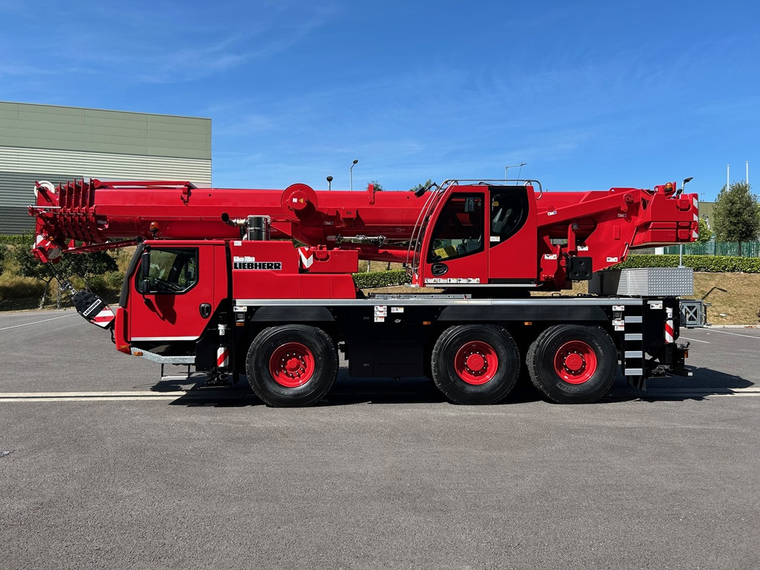 LIEBHERR LTM1060-3.1 with only 5,090 kms from New - 전천후 지형 크레인 : 사진 1 LIEBHERR LTM1060-3.1 with only 5,090 kms from New - 전천후 지형 크레인 : 사진 1