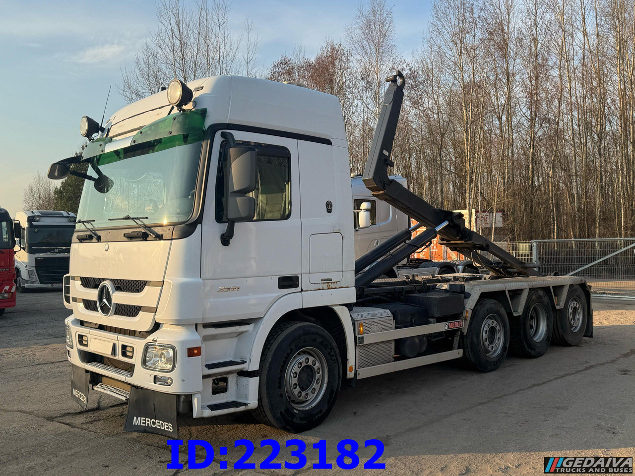 MERCEDES-BENZ Actros 2551 8x2 V8 Retarder - 후크 리프트 트럭 : 사진 1 MERCEDES-BENZ Actros 2551 8x2 V8 Retarder - 후크 리프트 트럭 : 사진 1