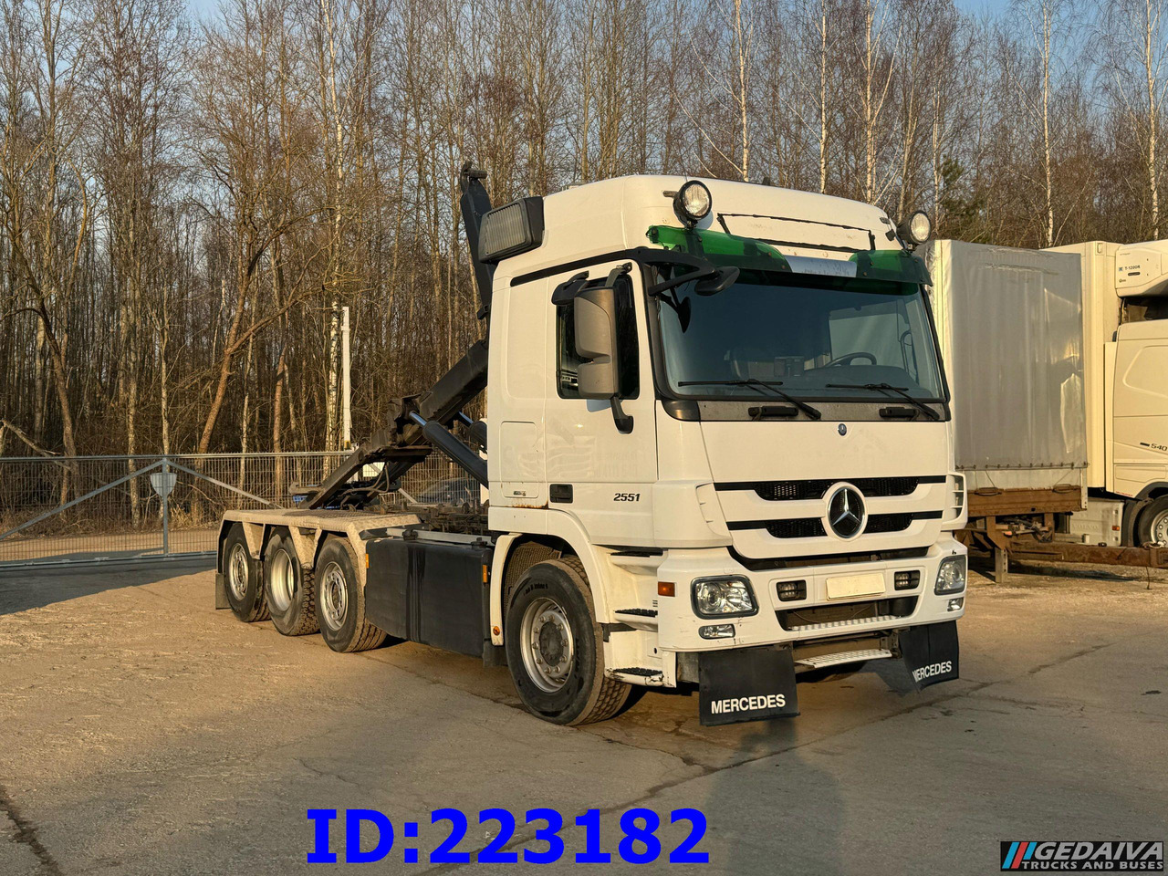 MERCEDES-BENZ Actros 2551 8x2 V8 Retarder - 후크 리프트 트럭 : 사진 3 MERCEDES-BENZ Actros 2551 8x2 V8 Retarder - 후크 리프트 트럭 : 사진 3