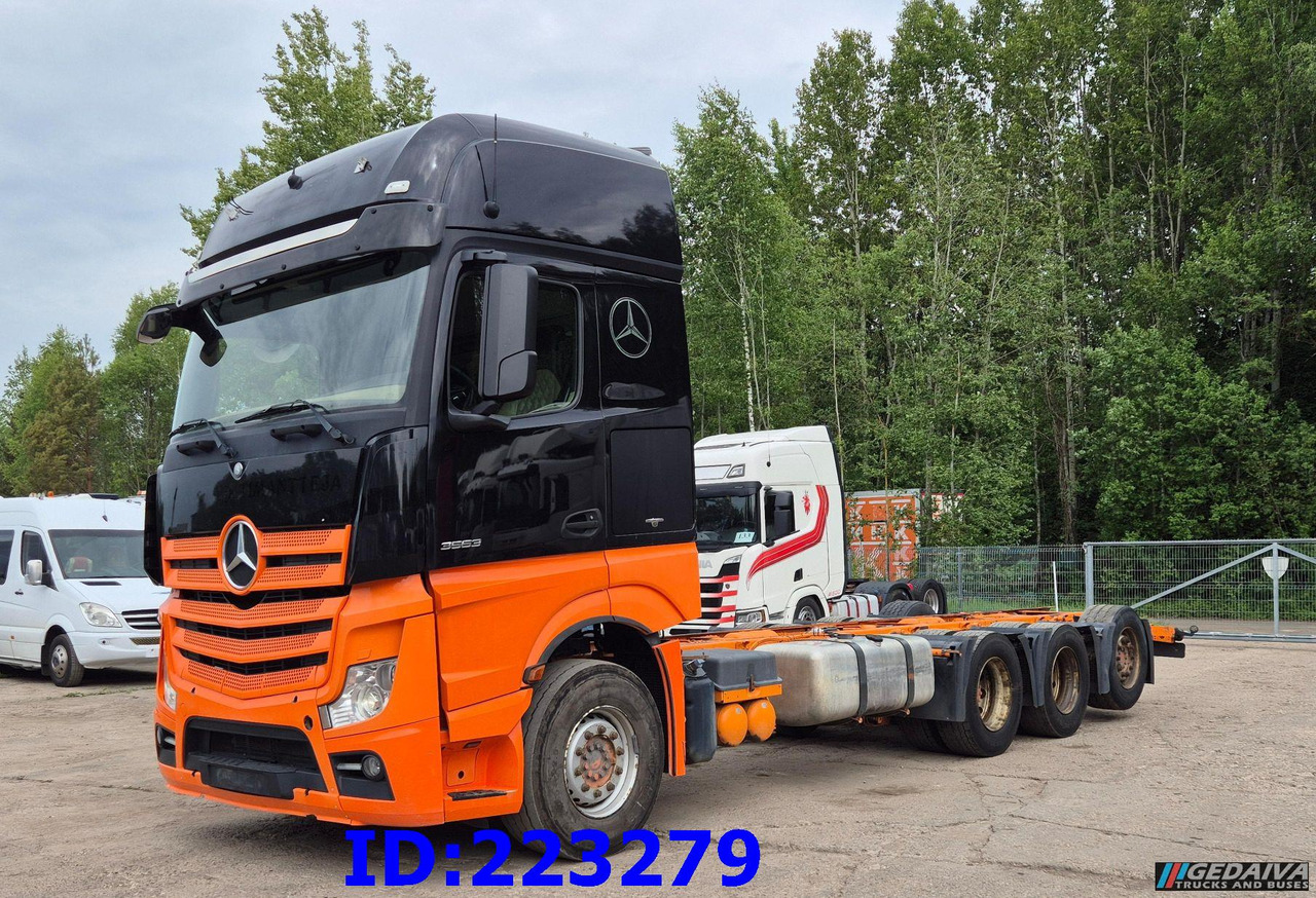 MERCEDES-BENZ Actros 3563 8×4 ( Steering axle) - 캡 새시 트럭 : 사진 1 MERCEDES-BENZ Actros 3563 8×4 ( Steering axle) - 캡 새시 트럭 : 사진 1