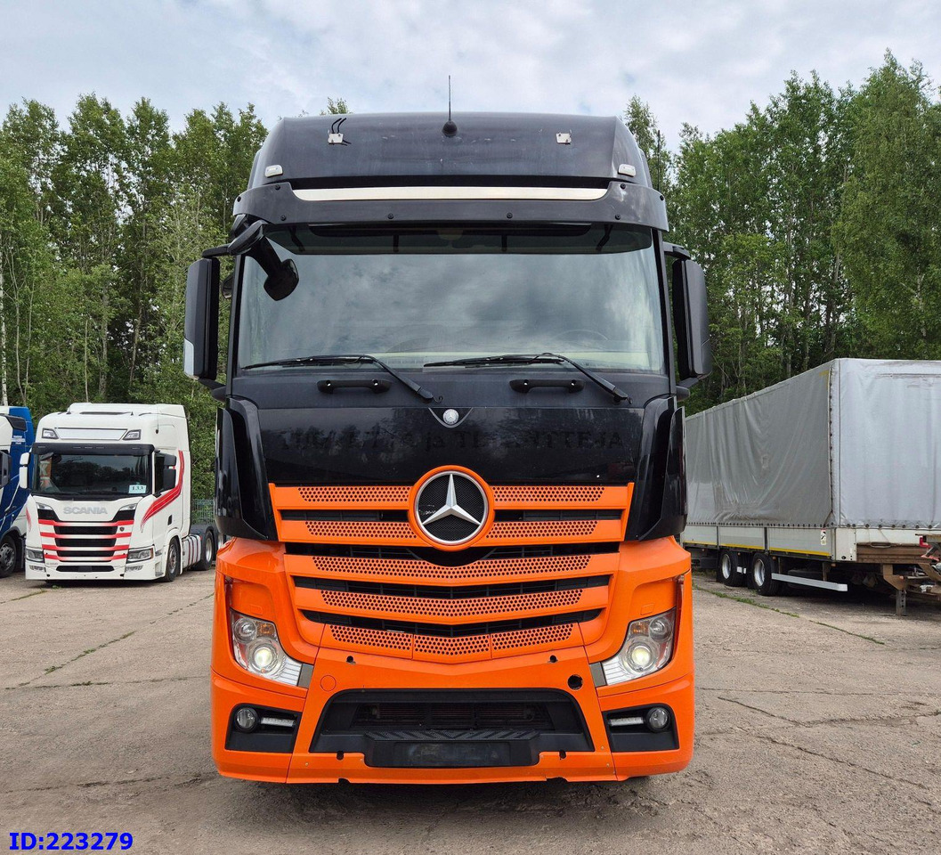 MERCEDES-BENZ Actros 3563 8×4 ( Steering axle) - 캡 새시 트럭 : 사진 2 MERCEDES-BENZ Actros 3563 8×4 ( Steering axle) - 캡 새시 트럭 : 사진 2